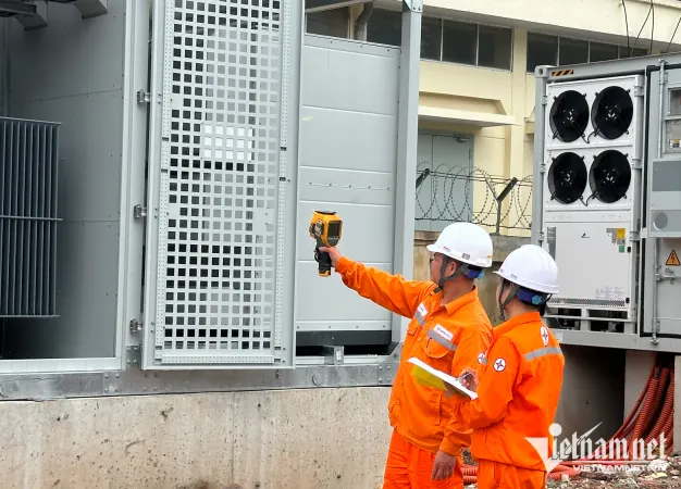 Sạc lúc điện dư, xả khi thiếu: Pin lưu trữ 'cứu nguy' lưới điện giờ cao điểm